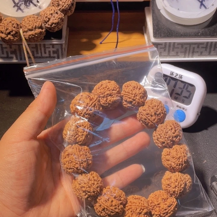 爱***秋手串金刚菩提这个