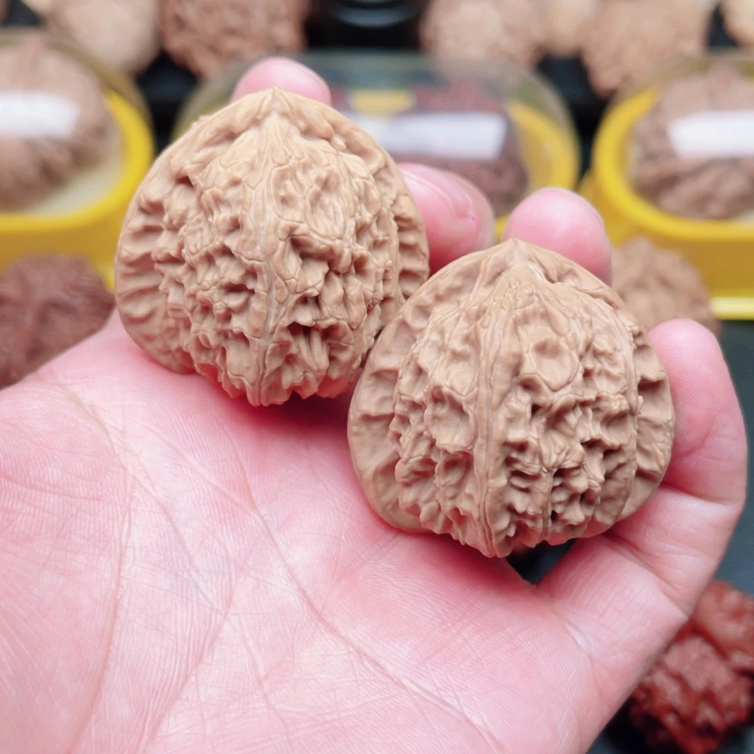 文玩核桃把件三角白狮子40×39×36.5