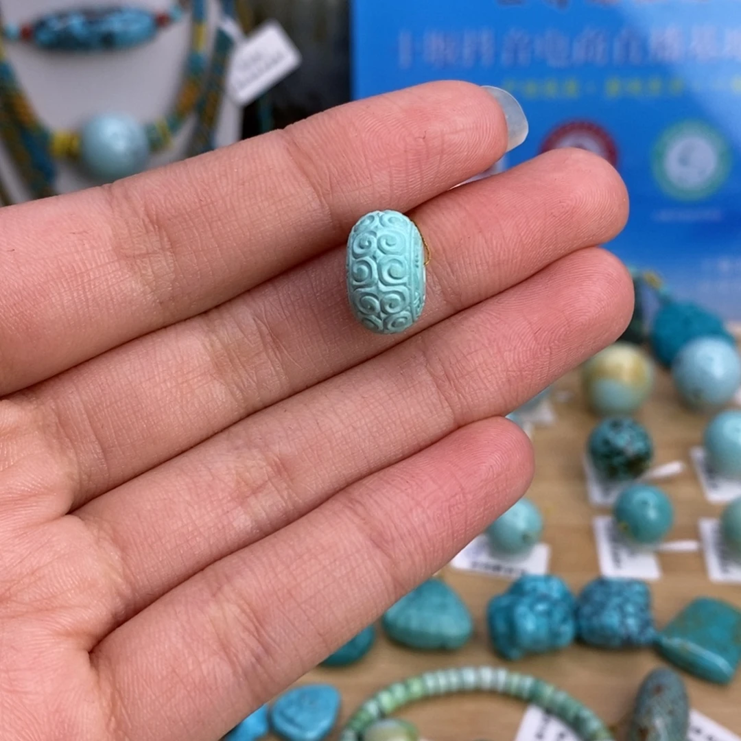 绿松石未镶嵌珠宝奇石