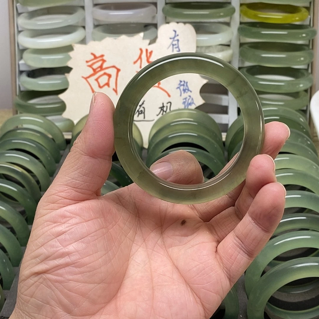 未镶嵌岫玉手镯哥****?