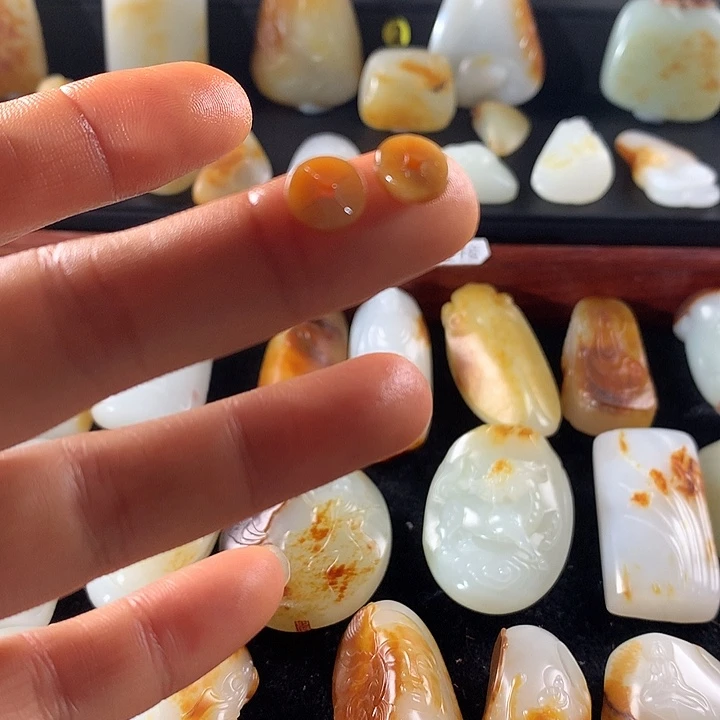 X***o和田玉未镶嵌手机链2粒隔片