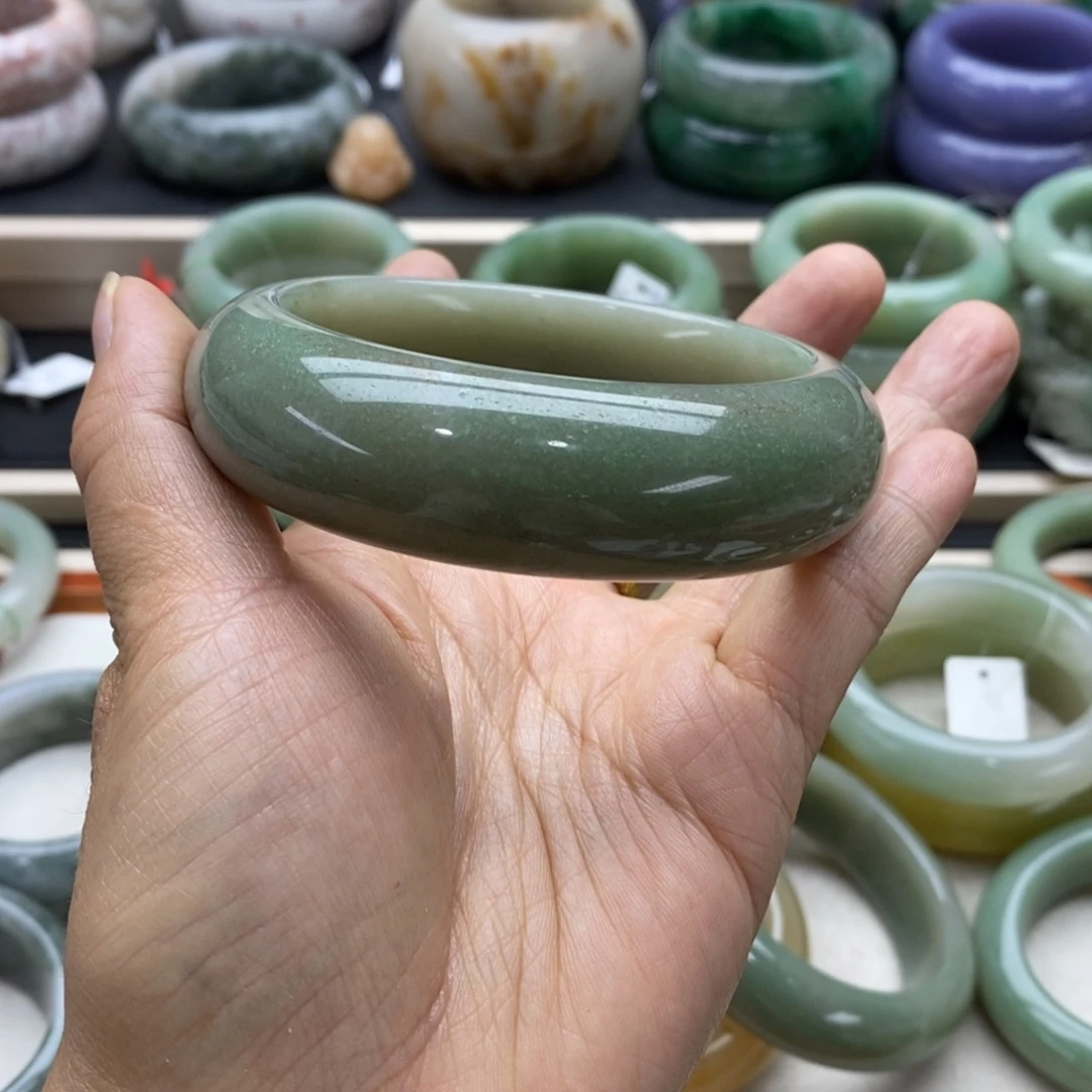 未镶嵌手镯石英质玉