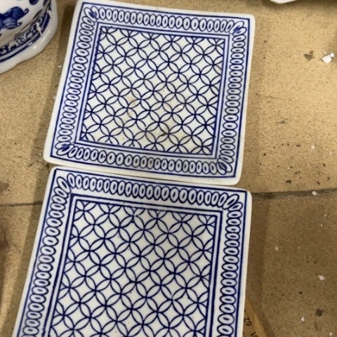 瓶瑕疵瓷片不退不换。瑕疵瓷片不退不换。