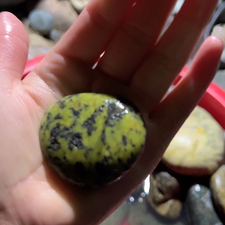 乐***谜蛇纹石玉未镶嵌西藏藏玉药王石