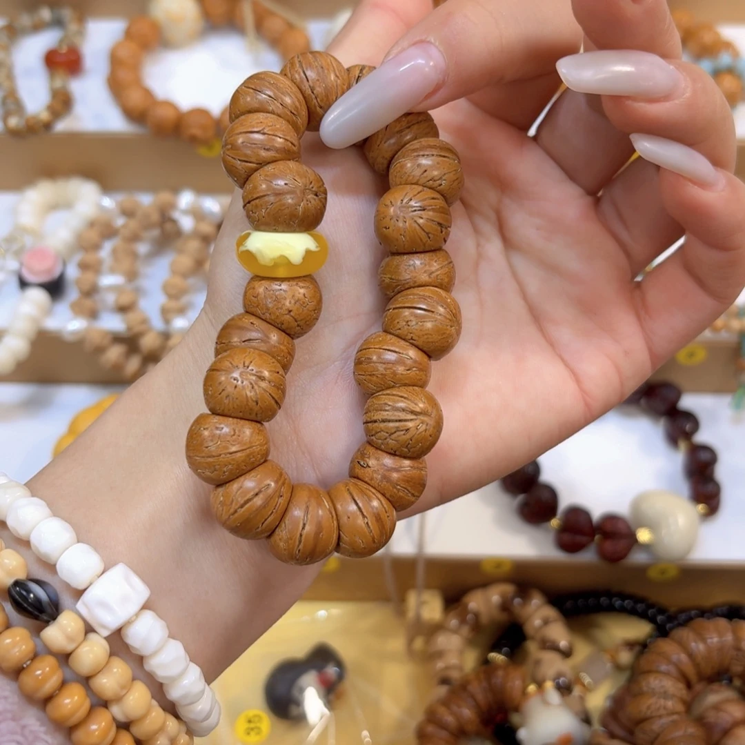 星月菩提吊坠桃核大肠