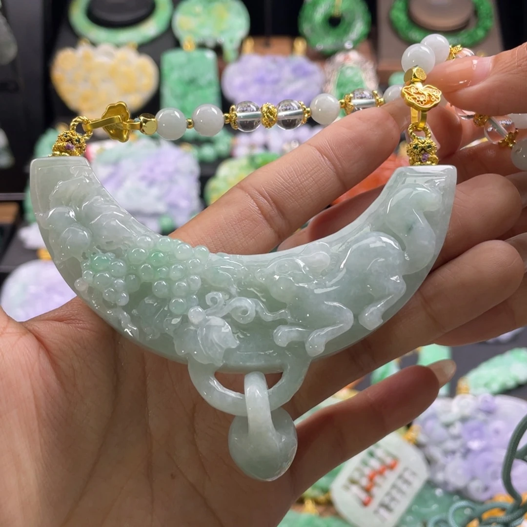 翡翠未镶嵌颈饰待编织