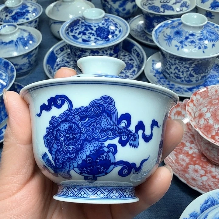 杯手绘青花狮子盖碗