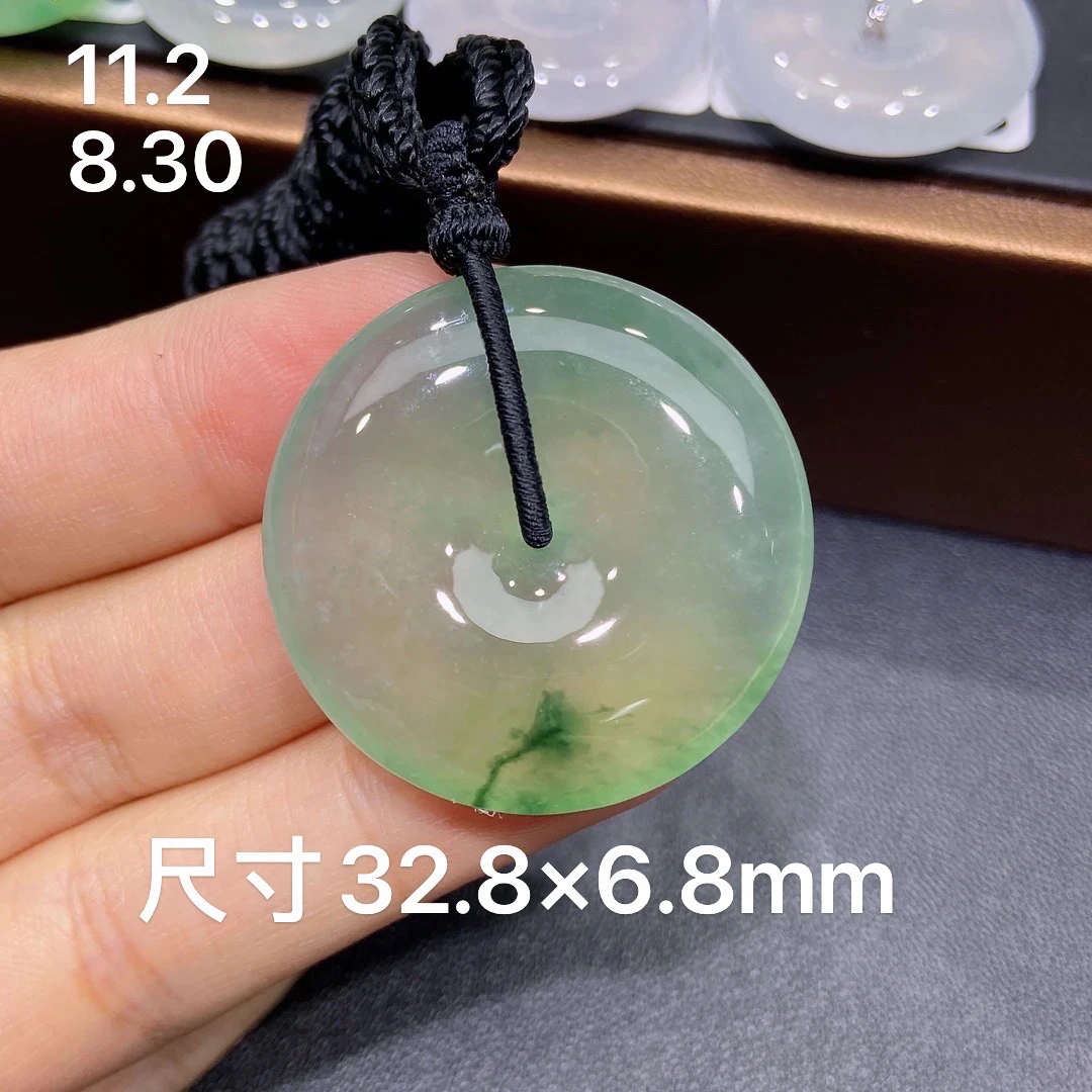 缅甸天然A货翡翠，正冰种，满绿飘花平安扣吊坠，时尚气质百搭款R