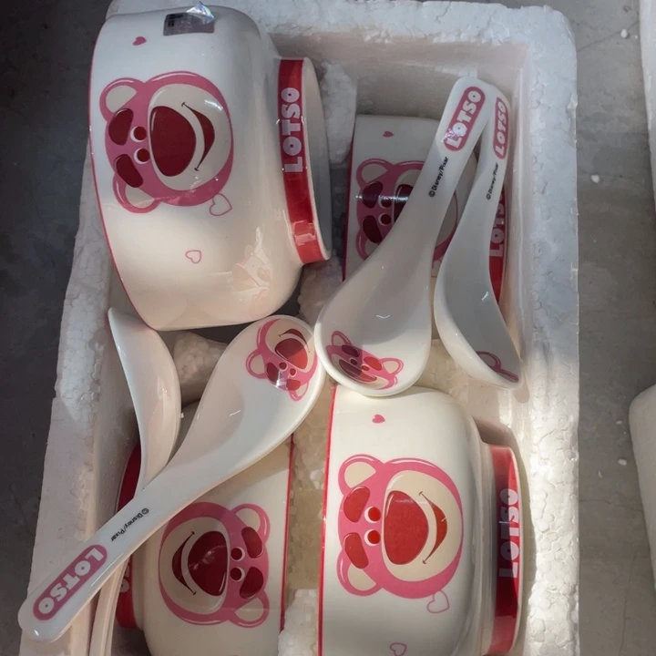 陶瓷草莓熊四个米饭碗勺子