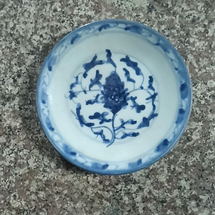 罐自*人青花小盘子，有点小瑕疵
