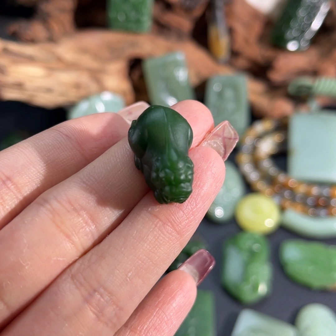 和田玉颈饰未镶嵌菠菜绿貔貅定制