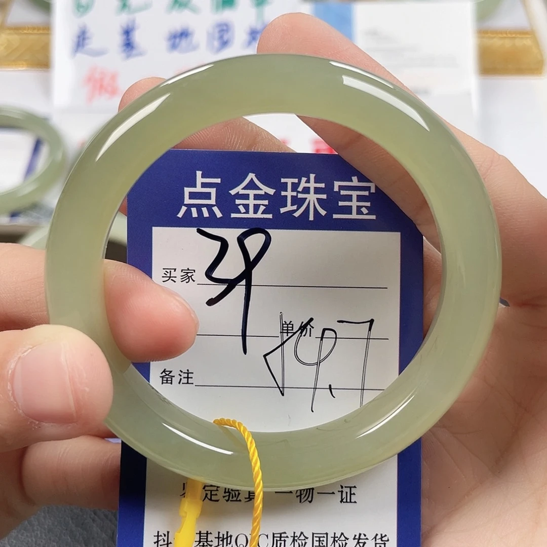 木***心和田玉未镶嵌手镯