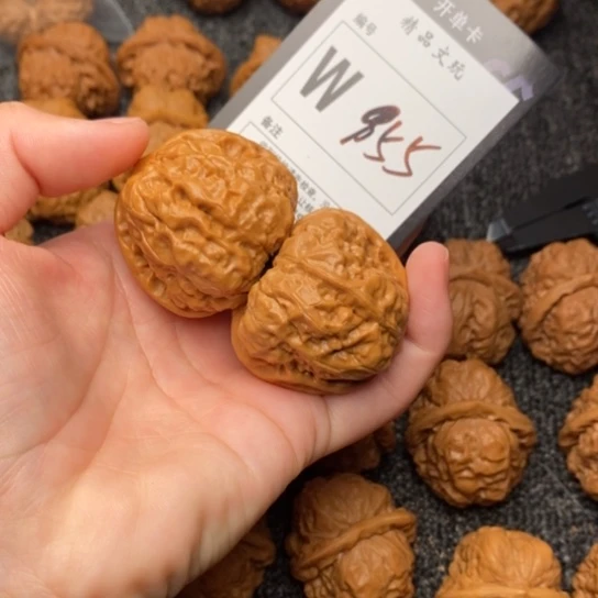 吊坠桃核我是第41