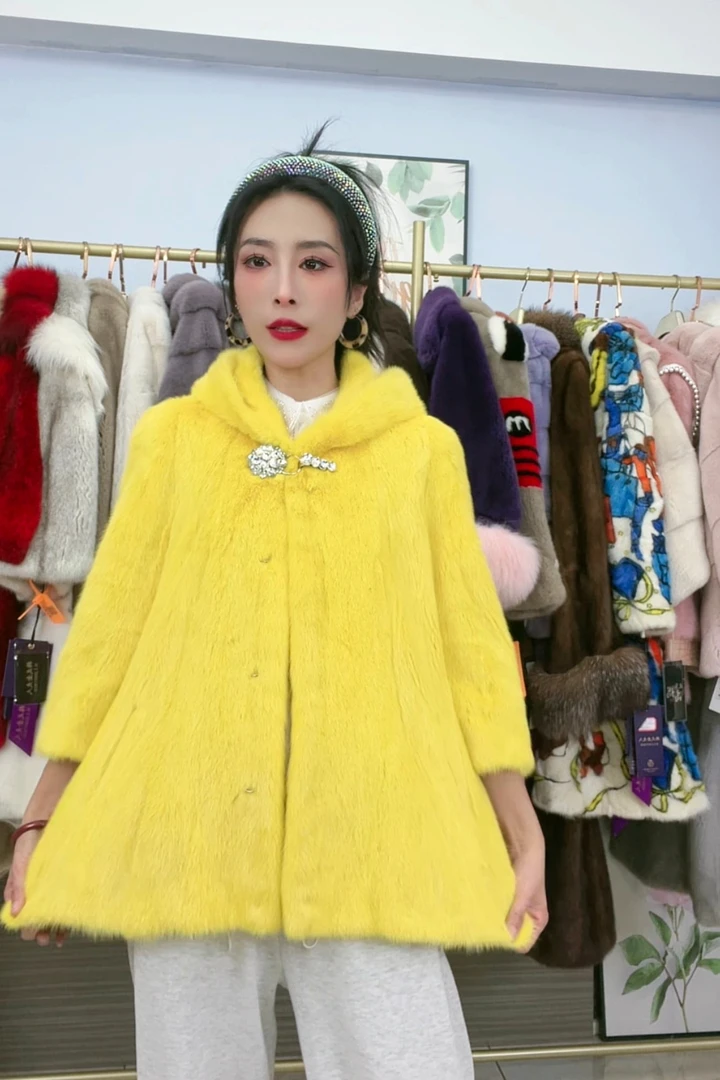 柠檬黄A字连帽款貂皮大衣女士皮草外套