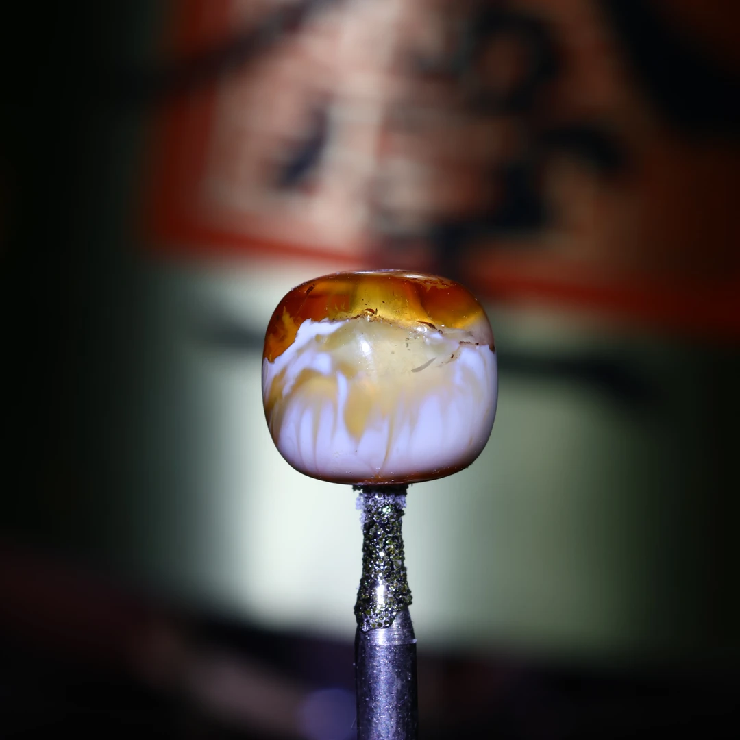 8m蜜蜡老型单珠天然原矿瓷白沁色溶洞老型蜜蜡配饰8.9*7.9/A496