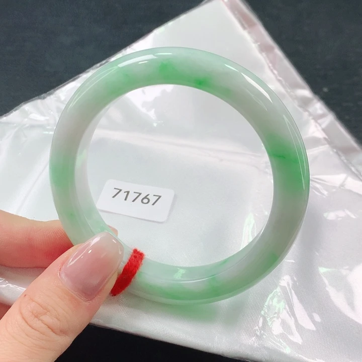 翡翠手镯未镶嵌天然翡翠手镯01