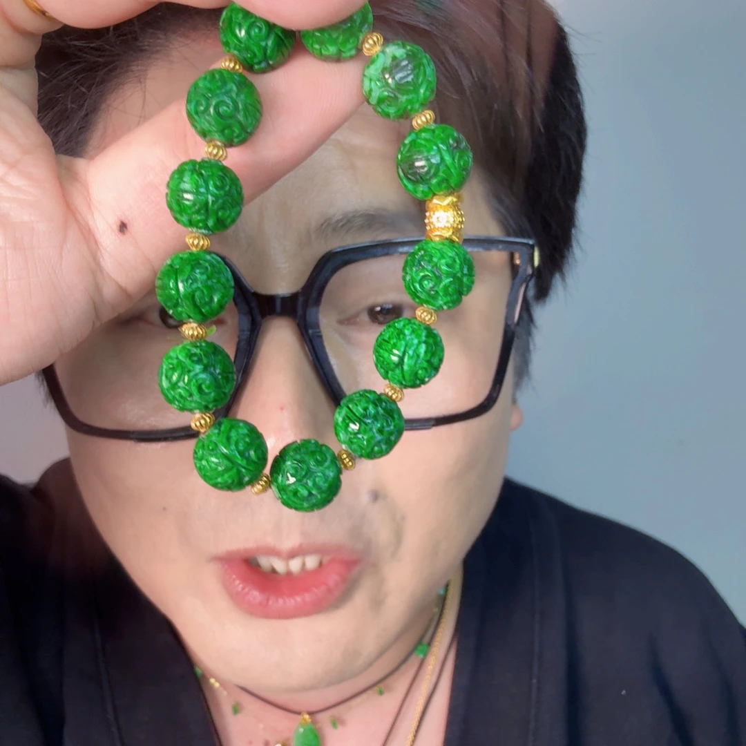L***M翡翠18K金镶嵌颈饰一件