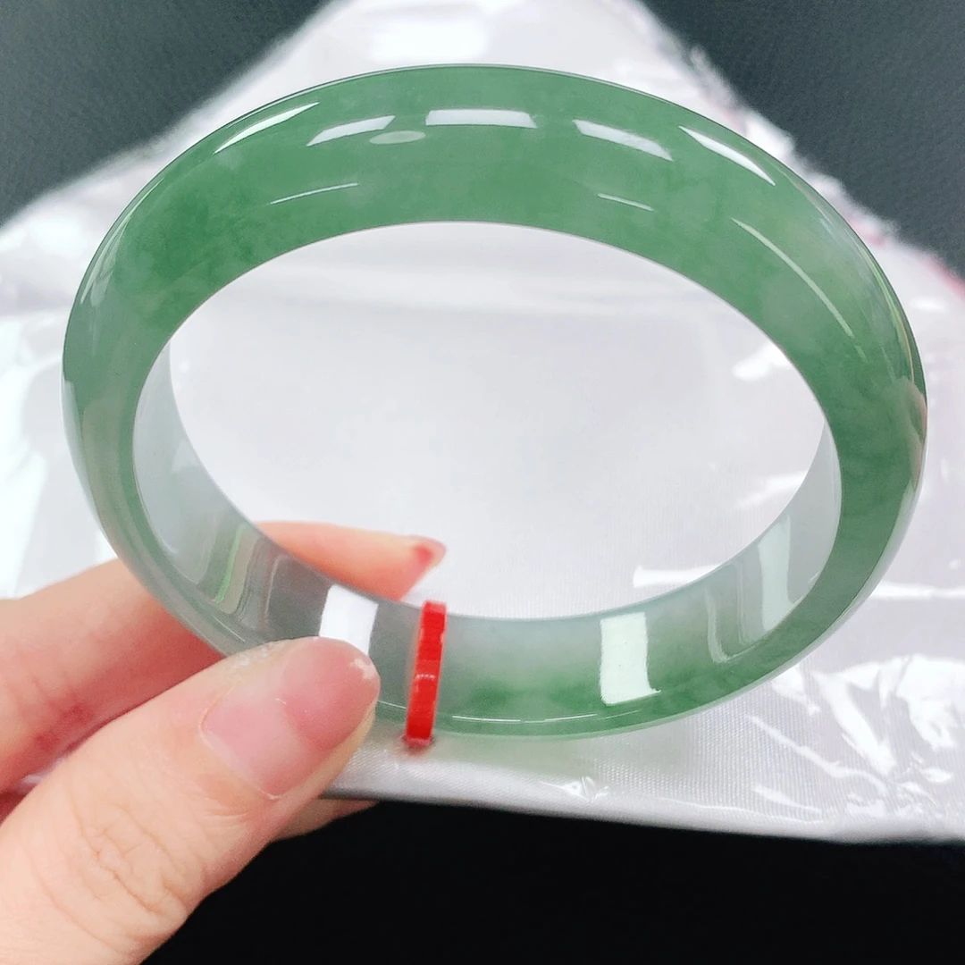 翡翠手镯未镶嵌57圈