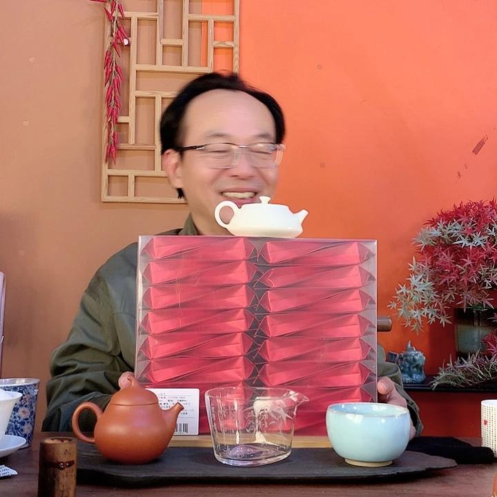 东方美人徐娘192克+翡翠绿小石壶