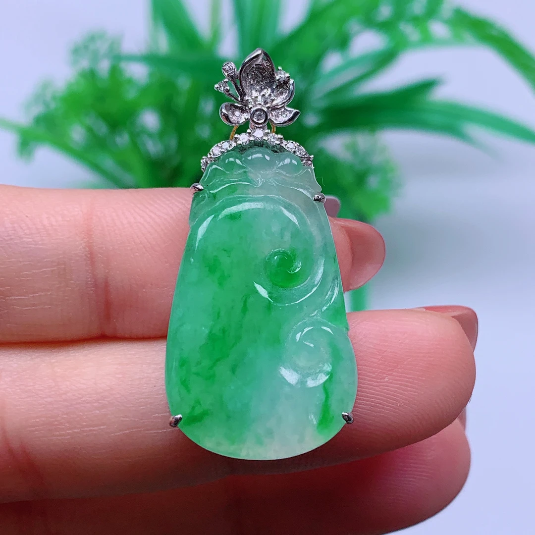 缅甸天然A货翡翠，冰飘绿如意 编号13/121尺寸 37.7-17.8-5.6