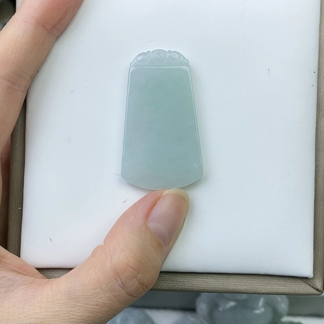 翡翠未镶嵌颈饰无事牌