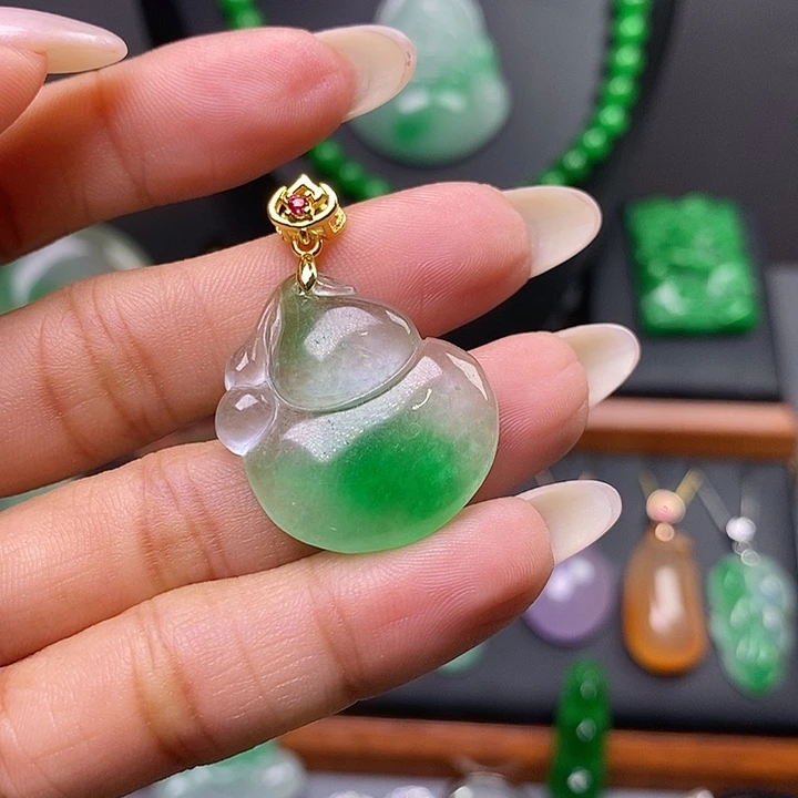 吊坠(赠链)未镶嵌翡翠
