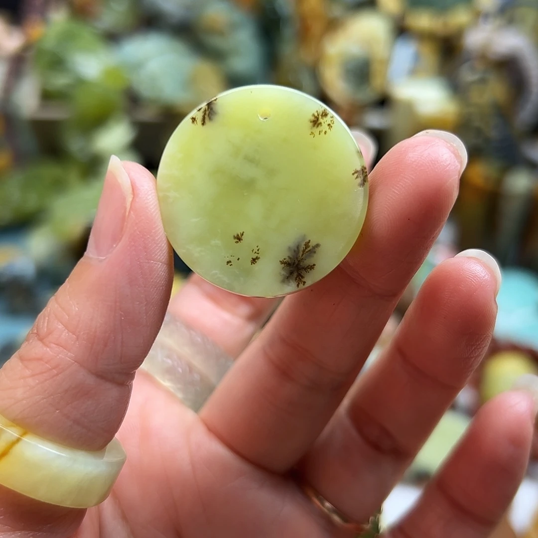 岫玉未镶嵌颈饰花玉水草