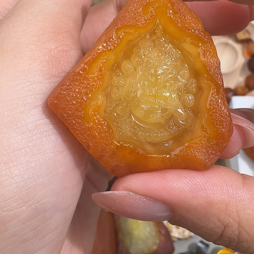 浅***舒未镶嵌琥珀裸石我