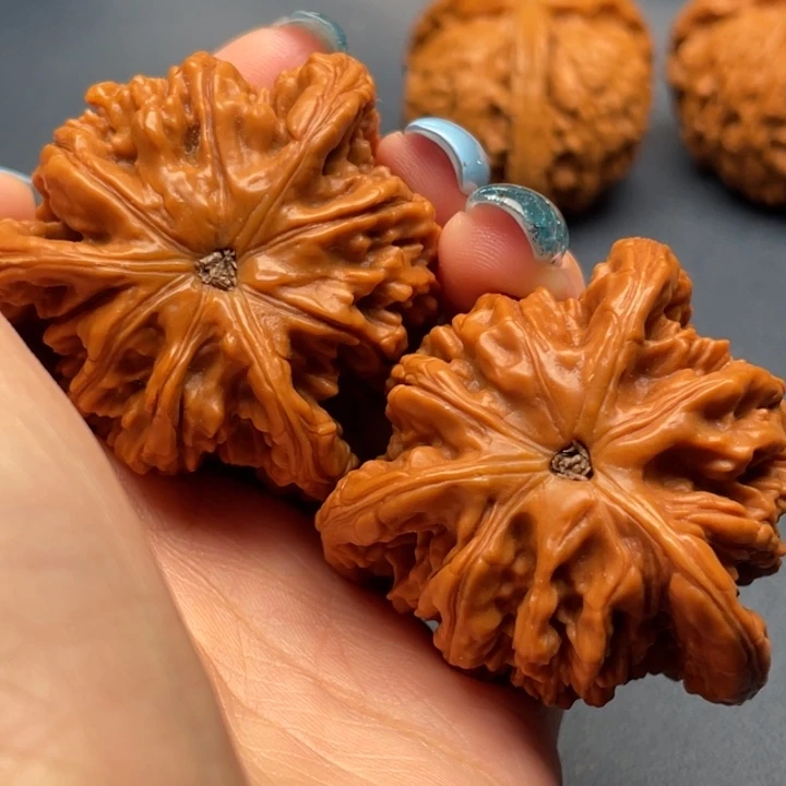 孝***福文玩核桃吊坠虎头