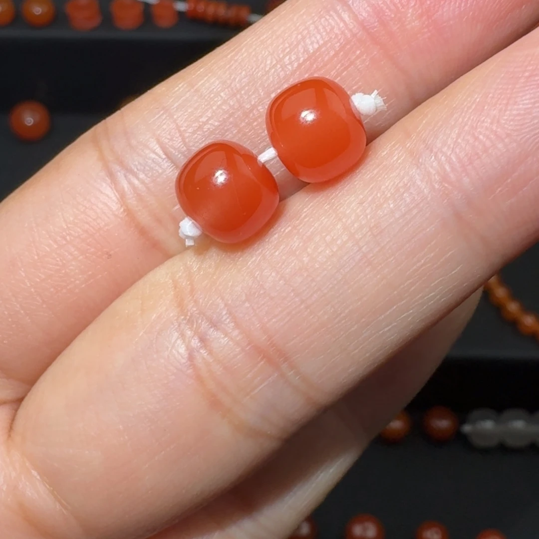 南红玛瑙未镶嵌樱桃红老形对珠8.3×7.3