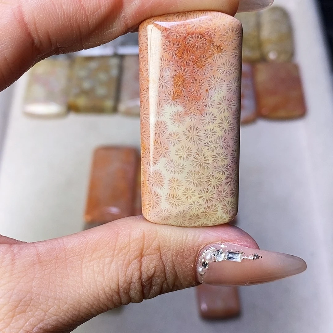 合金颈饰硅化玉十**