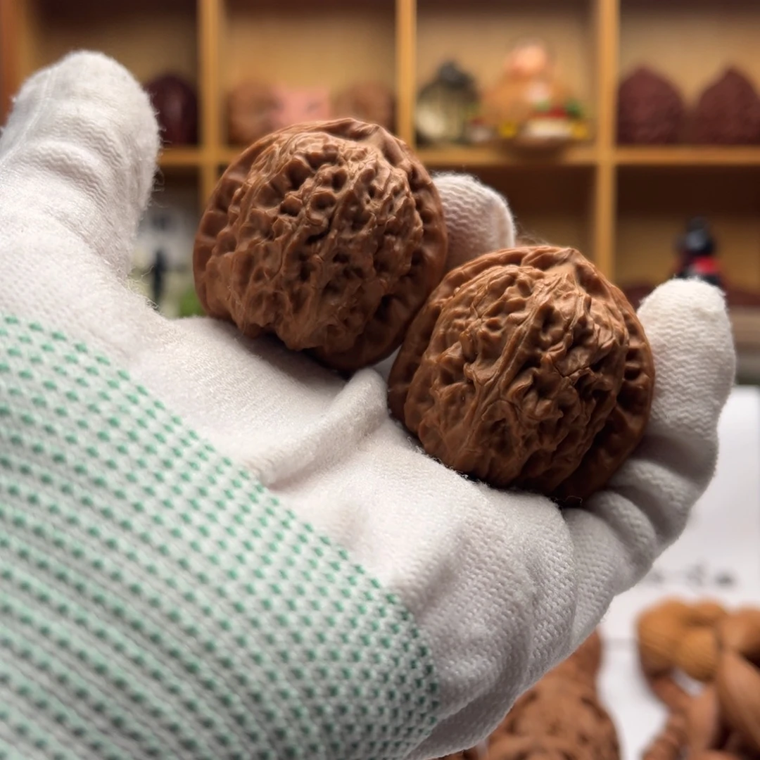 文玩核桃把件福利对不退换，38左右三角白白狮子