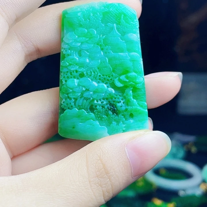 颈饰未镶嵌翡翠多样性