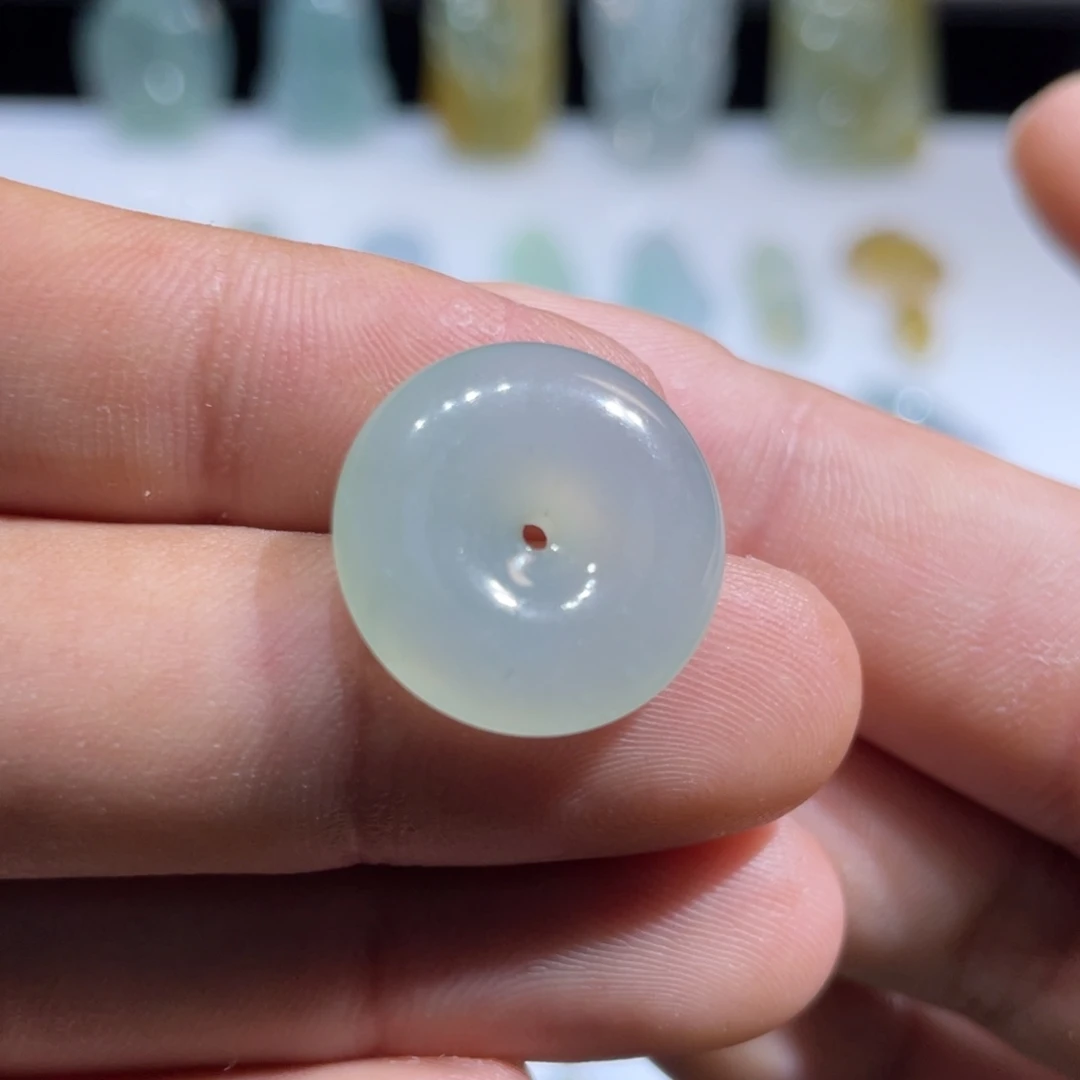 颈饰未镶嵌翡翠平安扣