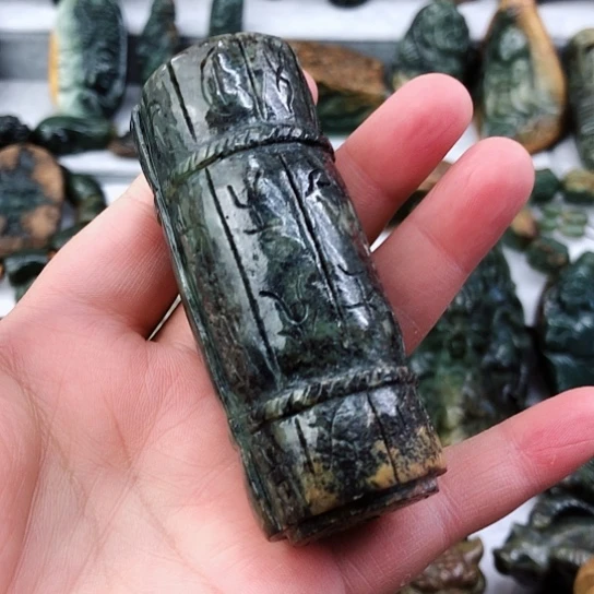 未镶嵌岫岩河磨玉（透闪石质玉）把件