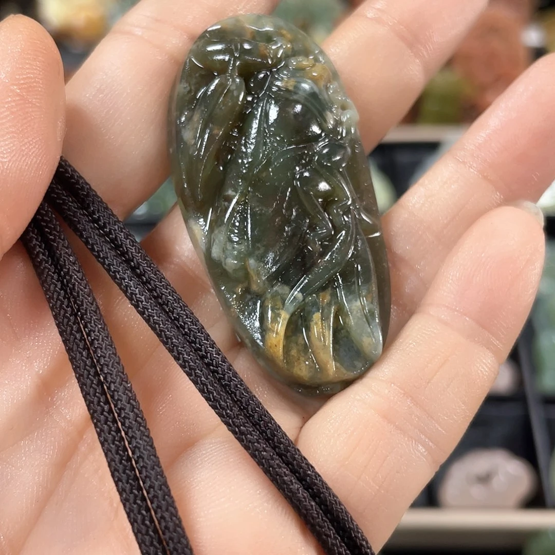 蛇纹石玉颈饰未镶嵌