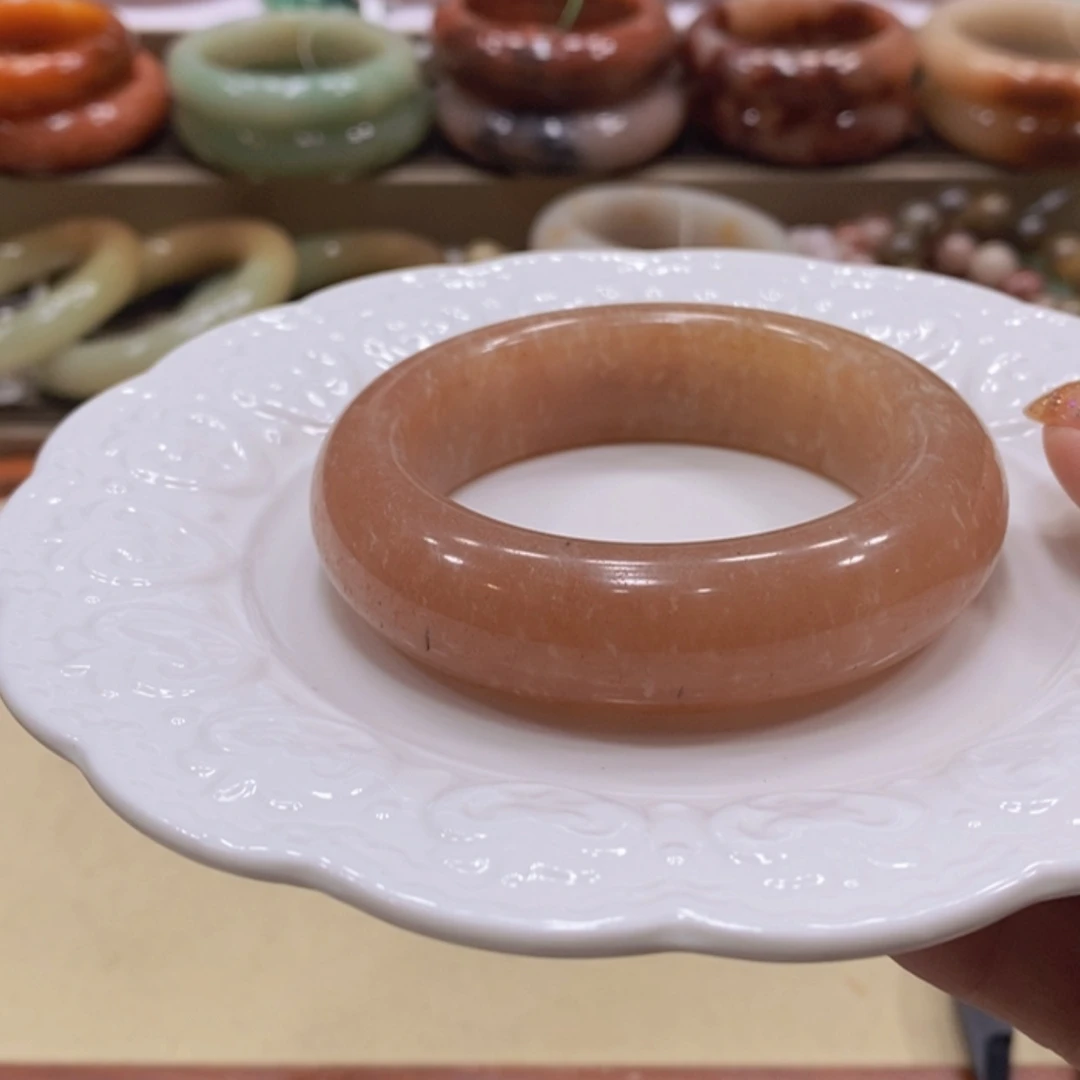 【闪购商品】未镶嵌手镯石英质玉