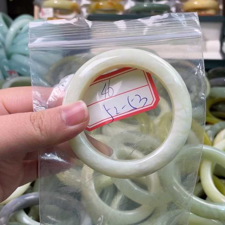 未镶嵌岫玉手链手镯