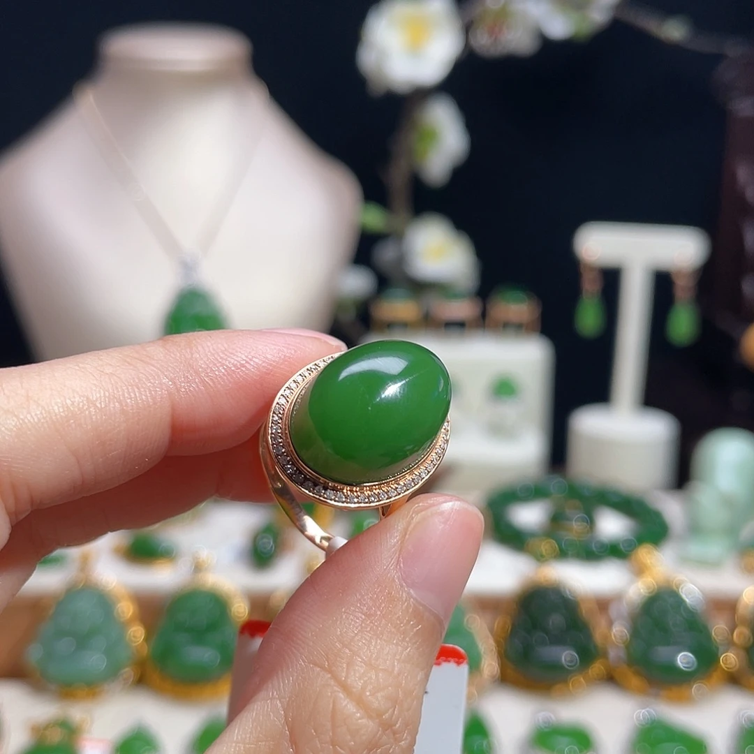 天***鸟和田玉（碧玉）18K金镶嵌戒指
