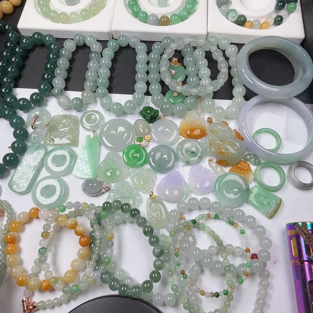 翡翠未镶嵌吊坠(不含链)猛**?