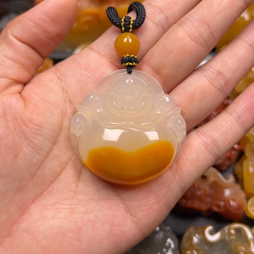 未镶嵌石英质玉（黄龙玉）颈饰
