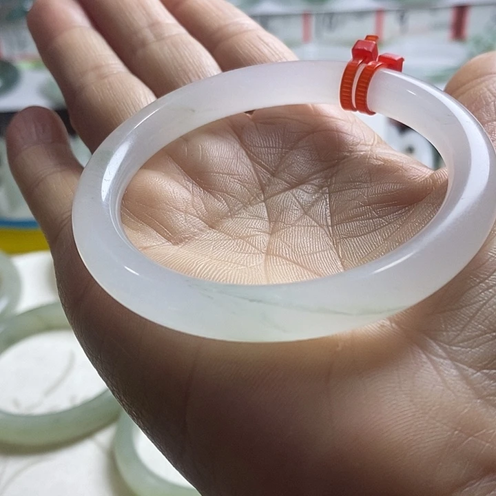 石英质玉（天山翠）未镶嵌手镯