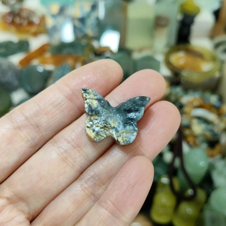 岫玉未镶嵌挂坠款式