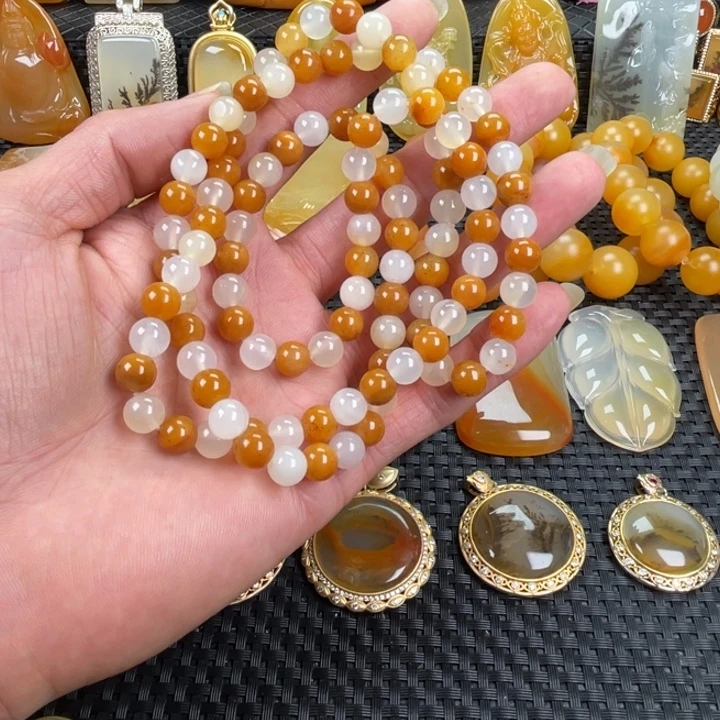 石英质玉（黄龙玉）未镶嵌颈饰
