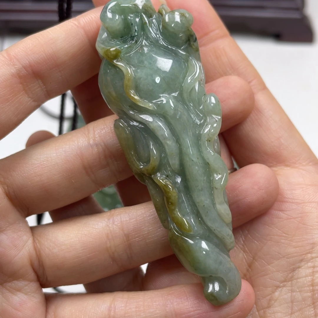 翡翠未镶嵌颈饰牌子