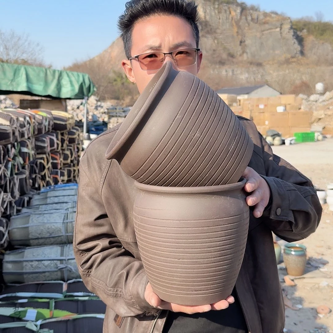 紫砂花盆口20高20（两个黑金刚