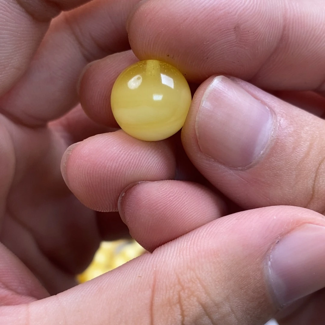 启***王未镶嵌蜜蜡裸石配饰