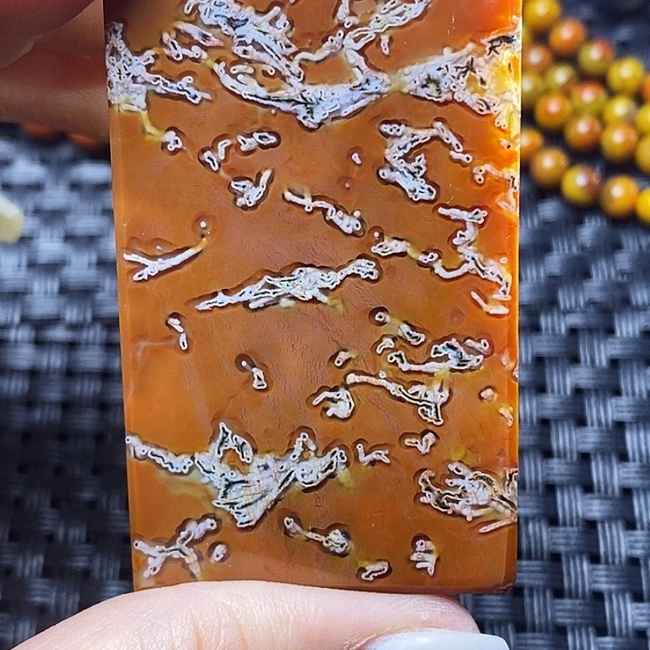 李***发玛瑙/玉髓未镶嵌颈饰