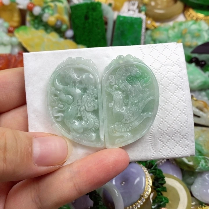 翡翠未镶嵌吊坠(赠链)