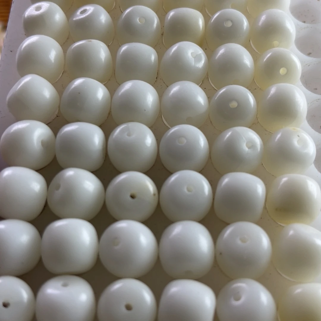 吊坠白玉菩提瑕疵13-12白玉桶珠60颗